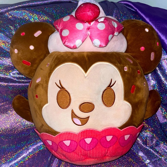 Disney Minnie Mouse Strawberry Cupcake Munchlings - Picture 1 of 9